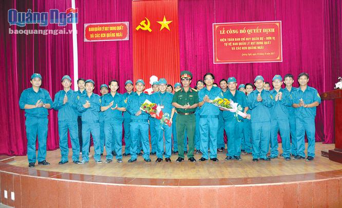 Công bố quyết định thành lập Ban Chỉ huy đơn vị tự vệ KKT Dung Quất và các KCN Quảng Ngãi trong năm 2017.  Ảnh: X.b