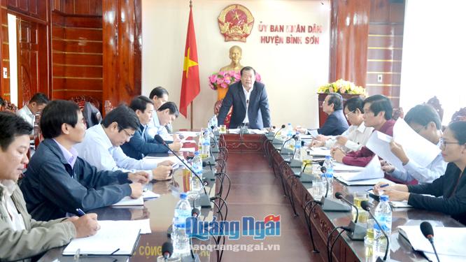 Phó Chủ tịch Thường trực UBND tỉnh Nguyễn Tăng Bính phát biểu tại cuộc họp.