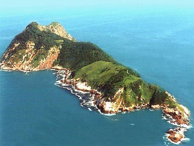 Hòn đảo xinh đẹp này là một trong những đảo chết người nhất Thế giới. (Ảnh: Atlaobscura).