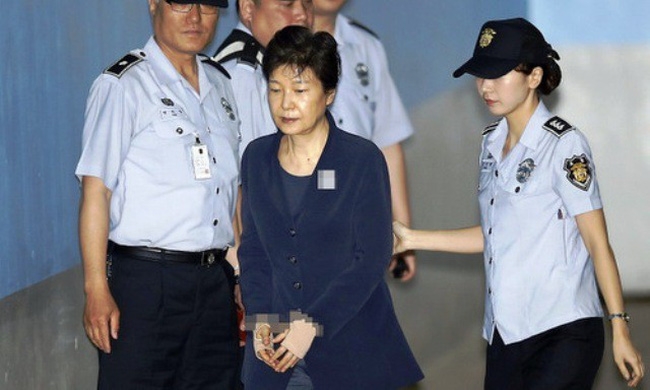 Cựu Tổng thống Hàn Quốc Park Geun-hye (áo đen). Ảnh: Yonhap