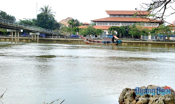 Dòng sông Trà Bồng, nơi đã đi vào bài thơ “Nhớ con sông quê hương” của nhà thơ Tế Hanh.