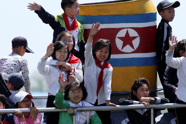 Các em nhỏ Triều Tiên (Ảnh: Reuters)