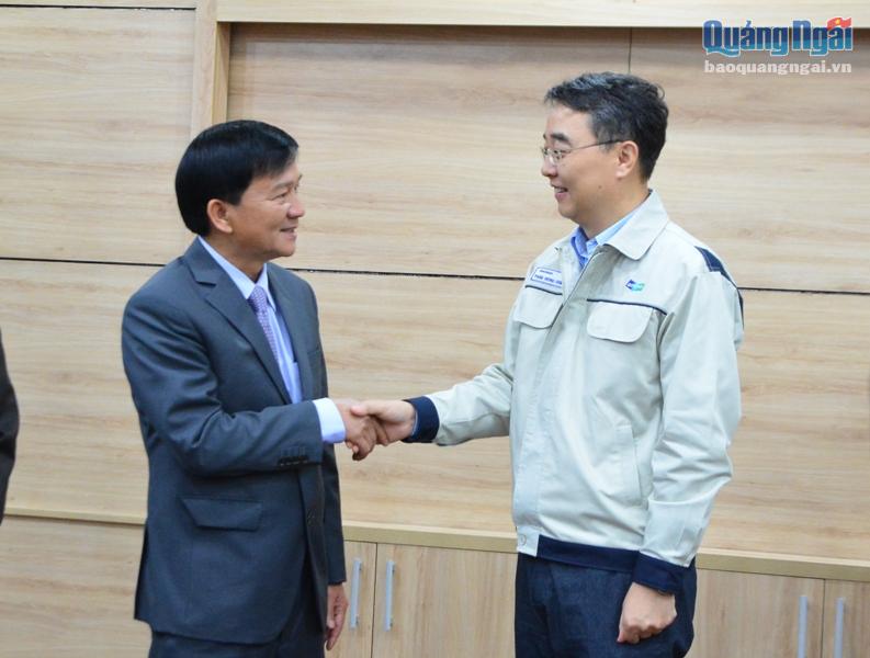 Chủ tịch UBND tỉnh thăm Công ty Doosan Việt Nam.
