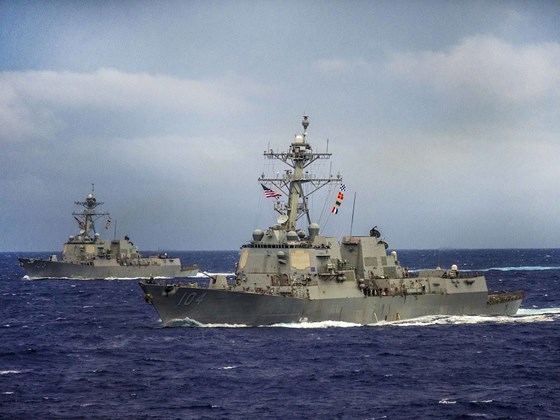  Mỹ điều tàu chiến tới khu vực Thái Bình Dương - Ấn Độ Dương ảnh 1 Tàu chiến USS Dewey và USS Sterett . Ảnh: Hải quân Mỹ