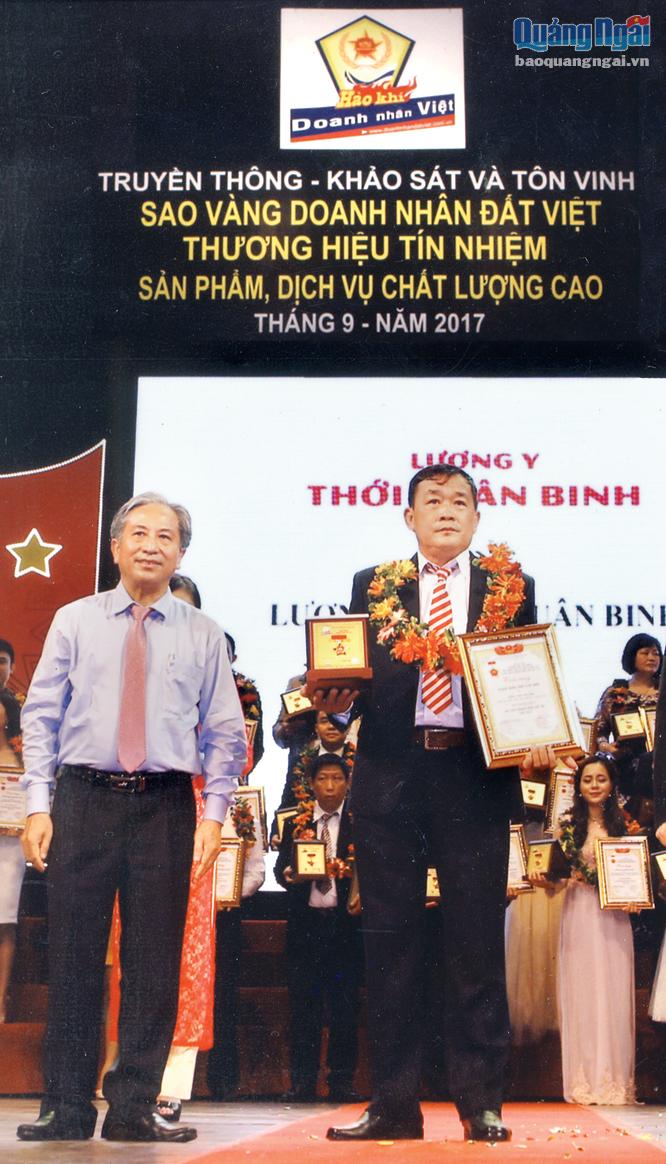“Thầy Mẫn thuốc nam” nhận giải  thưởng Sao vàng doanh nhân đất Việt lần thứ V-2017.