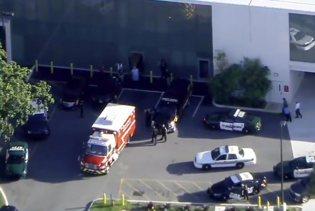 Hiện trường vụ xả súng tại Parkland, bang Florida, Mỹ ngày 14-2 - Ảnh: REUTERS