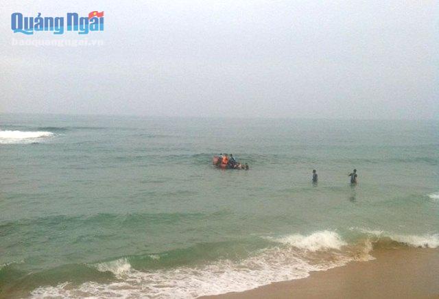 Liên tiếp trong hai ngày qua, trên địa bàn tỉnh Quảng Ngãi xảy ra hai vụ đuối nước, khiến cho 3 người bị mất tích.
