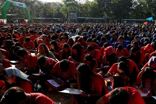 Có 16.692 học sinh tham gia lớp học đặc biệt này và con số này sẽ được báo cáo lên Tổ chức Kỷ lục thế giới Guinness. Ảnh: CBN News
