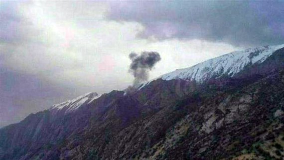 Khói bốc lên từ hiện trường máy bay Thổ Nhĩ Kỳ rơi ở Iran ngày 11-3-2018. Ảnh: PRESS TV