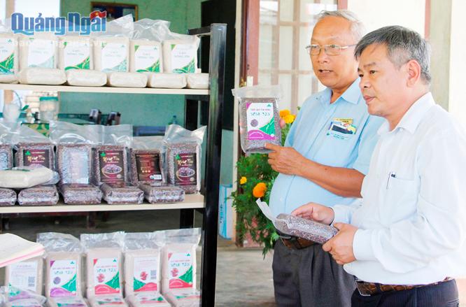 Sản phẩm gạo, trà, bột gạo hữu cơ của Công ty TNHH khoa học và công nghệ Nông Tín.