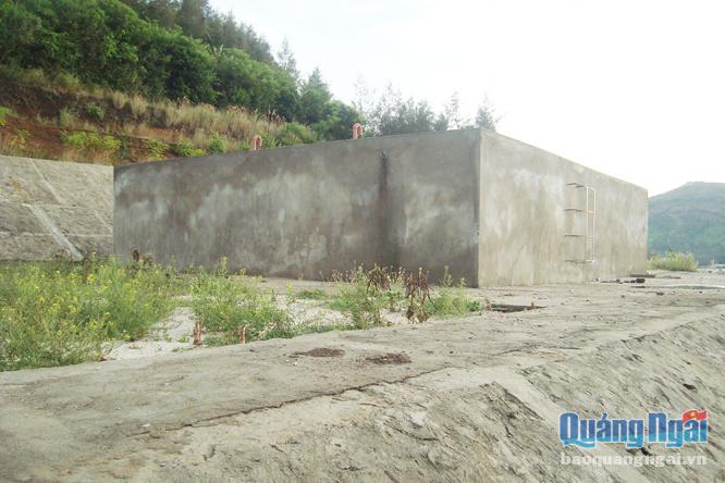 Công trình cung cấp nước sinh hoạt ở Lý Sơn vẫn chưa đi vào hoạt động sau 4 năm xây dựng.