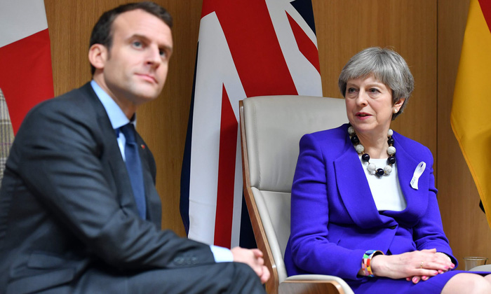 Tổng thống Pháp Emmanuel Macron và Thủ tướng Anh Theresa May tại hội nghị thượng đỉnh EU ở Brussels - Ảnh: AFP