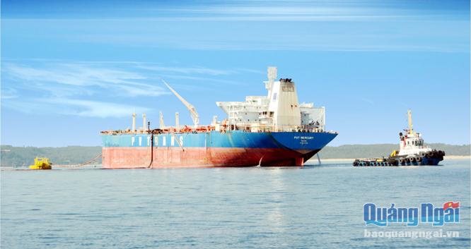 Sớm xúc tiến đầu tư tuyến container tại cảng Dung Quất, nhằm tạo thuận lợi cho các doanh nghiệp vận chuyển hàng hóa.