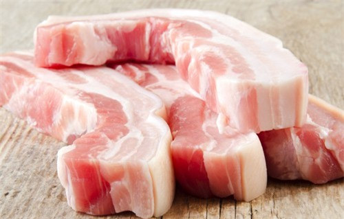 Miếng thịt có mỡ dày và trải đều bạn có thể yên tâm hơn.