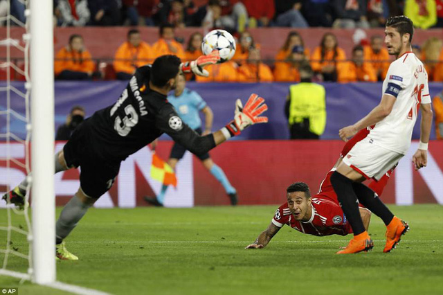  Thiago đánh đầu ấn định thắng lợi 2-1 cho Bayrn Munich
