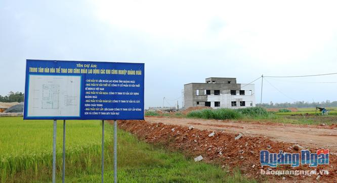 Dự án Trung tâm Văn hóa - Thể thao cho CNLĐ các KCN tỉnh ở Tịnh Phong đang trong giai đoạn hoàn thành.