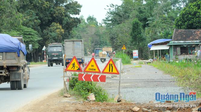 Mặt bằng dự án Nâng cấp, mở rộng Quốc lộ 1 (đoạn qua huyện Bình Sơn) vẫn chưa xong.