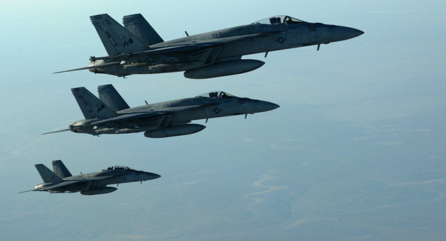 Các máy bay F-18E Super Hornet của Mỹ triển khai đội hình ở Iraq năm 2014 (Ảnh: AFP)