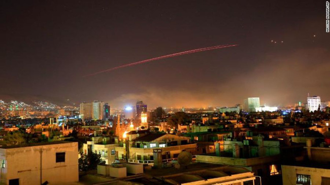 Damascus rung chuyển vì đợt không kích của Mỹ (Ảnh: AP)