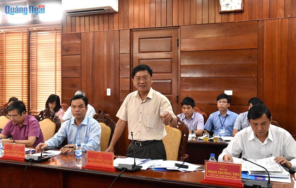 Chủ tịch UBND tỉnh Trần Ngọc Căng phát biểu tại cuộc họp