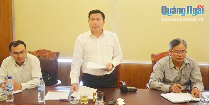 Phó Bí thư Tỉnh ủy Trần Văn Minh phát biểu chỉ đạo tại buổi họp trực báo.  
