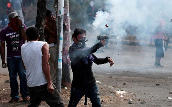 Biểu tình bạo lực ở Nicaragua. Ảnh: Reuters.