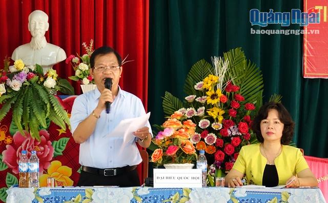 Uỷ viên Trung ương Đảng, Bí thư Tỉnh ủy, Trưởng đoàn ĐBQH tỉnh Lê Viết Chữ phát biểu tại buổi tiếp xúc cử tri