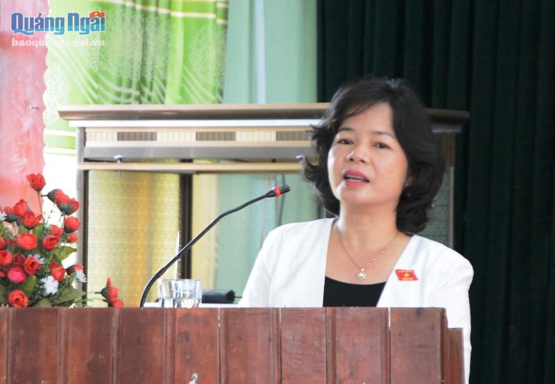 Bà Phạm Thị Thu Trang trả lời các kiến nghị của cử tri.