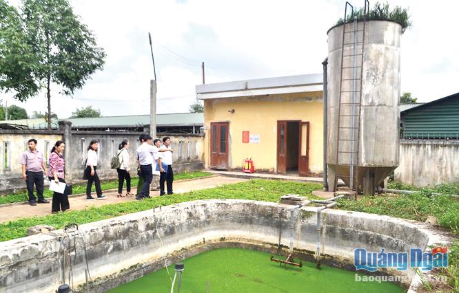 Hệ thống xử lý nước thải của Trung tâm Y tế huyện Bình Sơn được đầu tư năm 2006, nay đã xuống cấp.