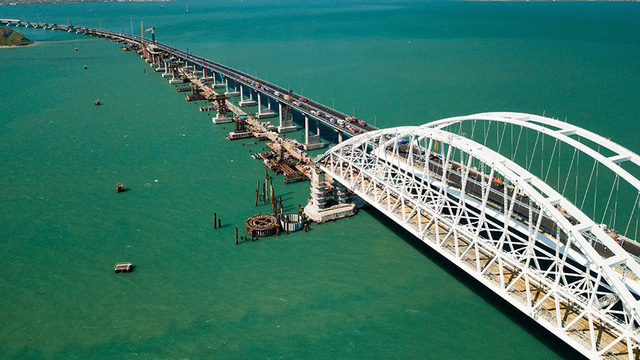 Cây cầu nối liền TP Krasnodar – Nga với TP Kerch – Crimea. Ảnh: Reuters