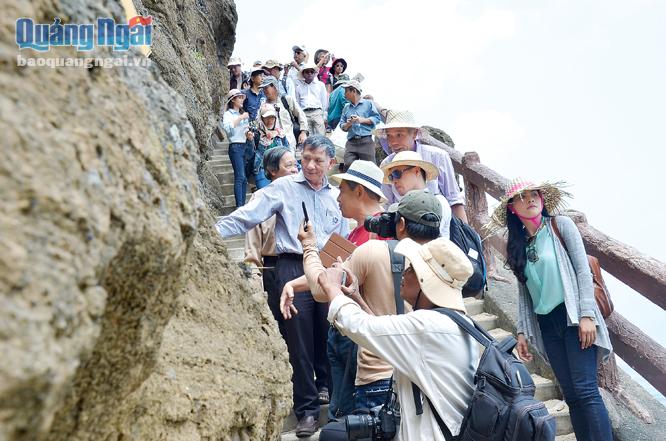 Qua khảo sát, các chuyên gia khẳng định, giá trị địa chất, địa mạo ở Lý Sơn đủ để trở thành Công viên địa chất toàn cầu.