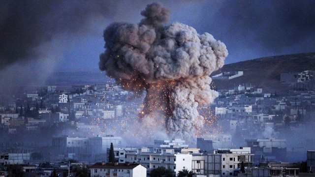  Khói bốc lên sau cuộc không kích tại Syria (Ảnh: BBC)