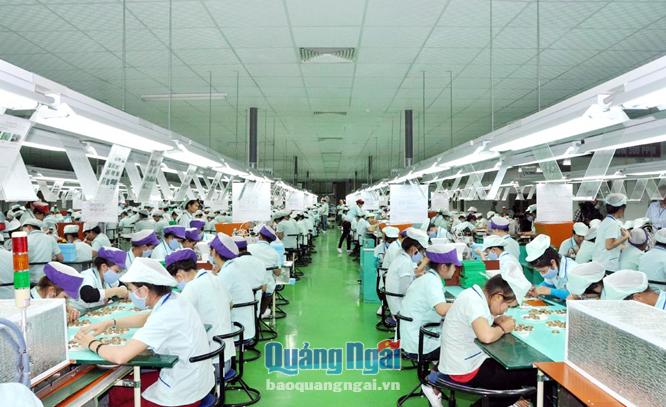 Một trong những “quả ngọt” trong thu hút đầu tư vào Quảng Ngãi là hàng chục ngàn lao động đã được giải quyết việc làm.
