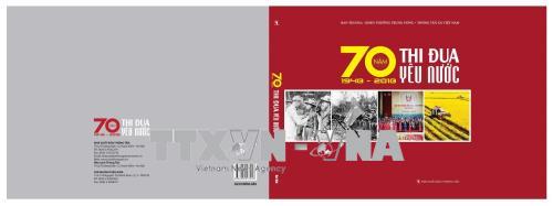 Bìa cuốn sách "70 năm thi đua yêu nước".
