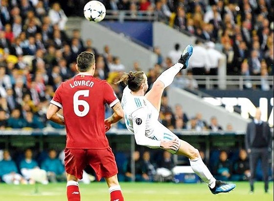  Nhìn góc độ khác, cú sút cùa Bale có vẻ rất tầm thường, trong lúc pha ghi bàn của Ronaldo vẫn rất ngoạn mục