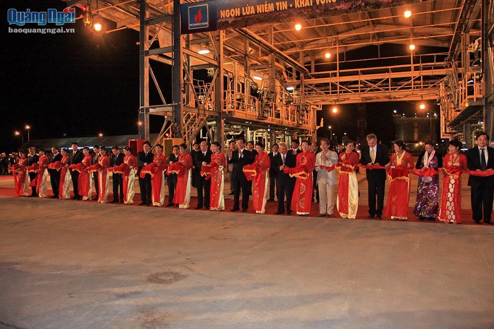 Ngày 22.2.2009 BSR tổ chức Lễ đón mừng dòng sản phẩm đầu tiên của NMLD Dung Quất.