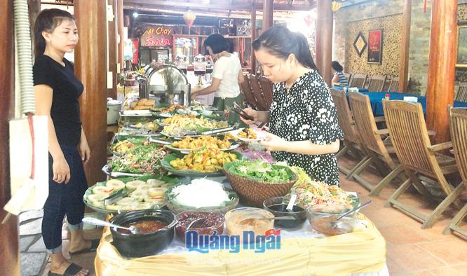 Quán Việt Chay Sala trở thành điểm đến ẩm thực của nhiều du khách.