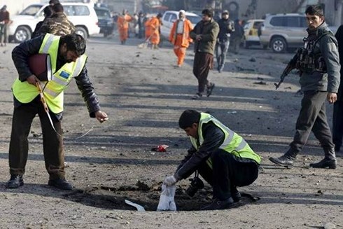  Một vụ đánh bom liều chết gần một nhóm các tu sỹ Hồi giáo ở thủ đô Kabul của Afghanistan sáng 4/6 đã khiến ít nhất 8 người thiệt mạng. Ảnh: Reuters