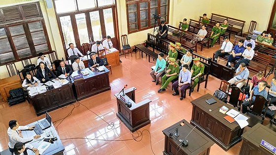 Phiên tòa xét xử vụ án tai biến chạy thận tại BV Hòa Bình đã diễn ra tranh luận căng thẳng