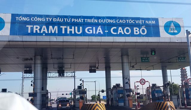 Tổng cục Đường bộ Việt Nam đề xuất Bộ Giao thông vận tải đổi trên "trạm thu giá" về tên "trạm thu phí" như trước đây - Ảnh: TUẤN PHÙNG