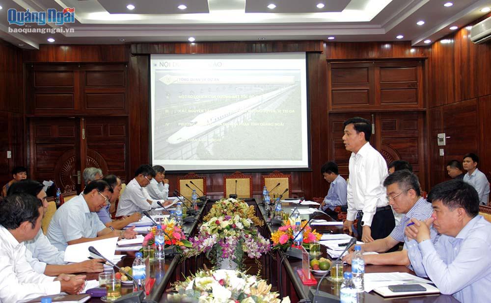 Thứ trưởng Bộ Giao thông vận tải Nguyễn Ngọc Đông phát biểu tại buổi làm việc với tỉnh Quảng Ngãi