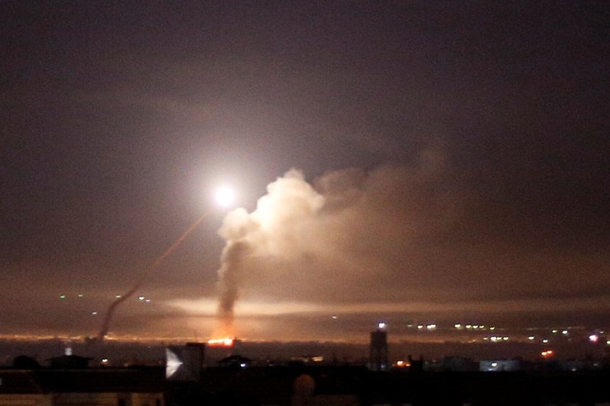  Một vụ tấn công tên lửa vào Damascus ngày 10.5.2018. Ảnh: Reuters