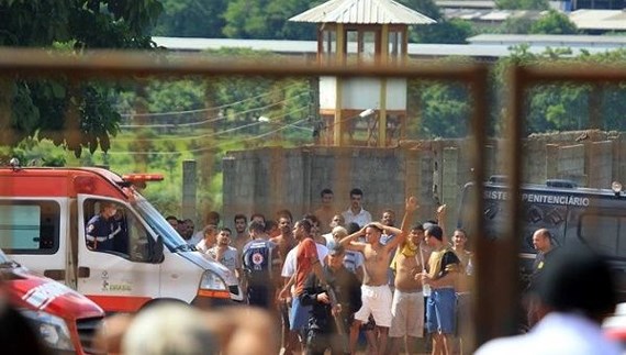  Nhiều nhà tù ở Brazil luôn trong tình trạng quá tải (Ảnh : teleSUR)