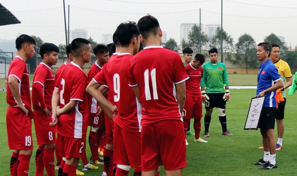 HLV Hoàng Anh Tuấn và các học trò đã sẵn sàng cho giải U19 Đông Nam Á