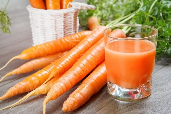 Cà rốt chứa flavonoid và beta-carotene giúp cải thiện chức năng gan.