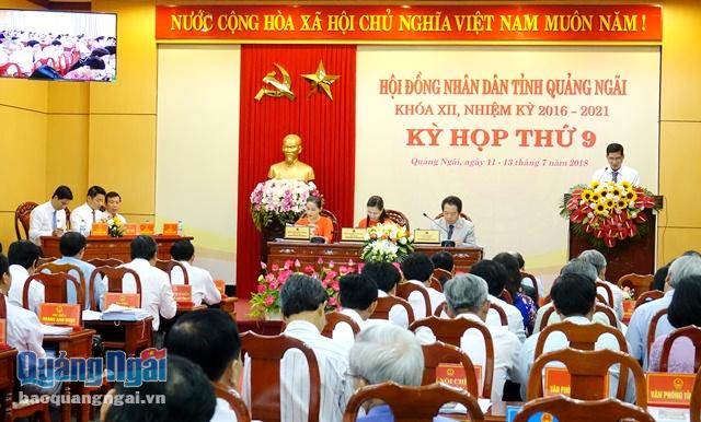 Phó Chủ tịch Ủy ban MTTQVN tỉnh Trần Hòa  trình bày báo cáo tổng hợp ý kiến cử tri tại kỳ họp 
