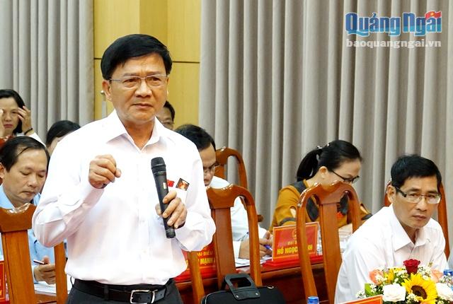 Chủ tịch UBND tỉnh Trần Ngọc Căng phát biểu tại phiên họp