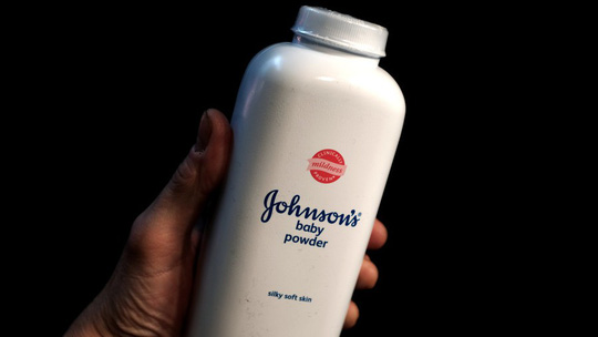 Johnson & Johnson phải bồi thường gần 4,7 tỉ USD vì phấn rôm gây ung thư. Ảnh: Reuters