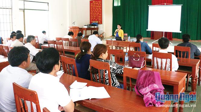  Huyện ủy Tây Trà phối hợp với Trường Chính trị tỉnh mở lớp đào tạo trung cấp lý luận chính trị cho cán bộ, công chức của huyện.    