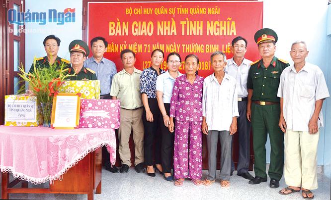 Bộ CHQS tỉnh bàn giao nhà tình nghĩa cho gia đình thương binh Nguyễn Đúng, ở thôn Diên Trường, xã Phổ Khánh (Đức Phổ).